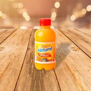 Suco de laranja em garrafinha de 200ml rotulada